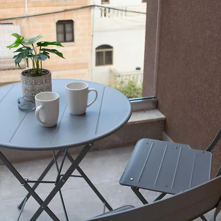 Sandstone 19 Apartment *